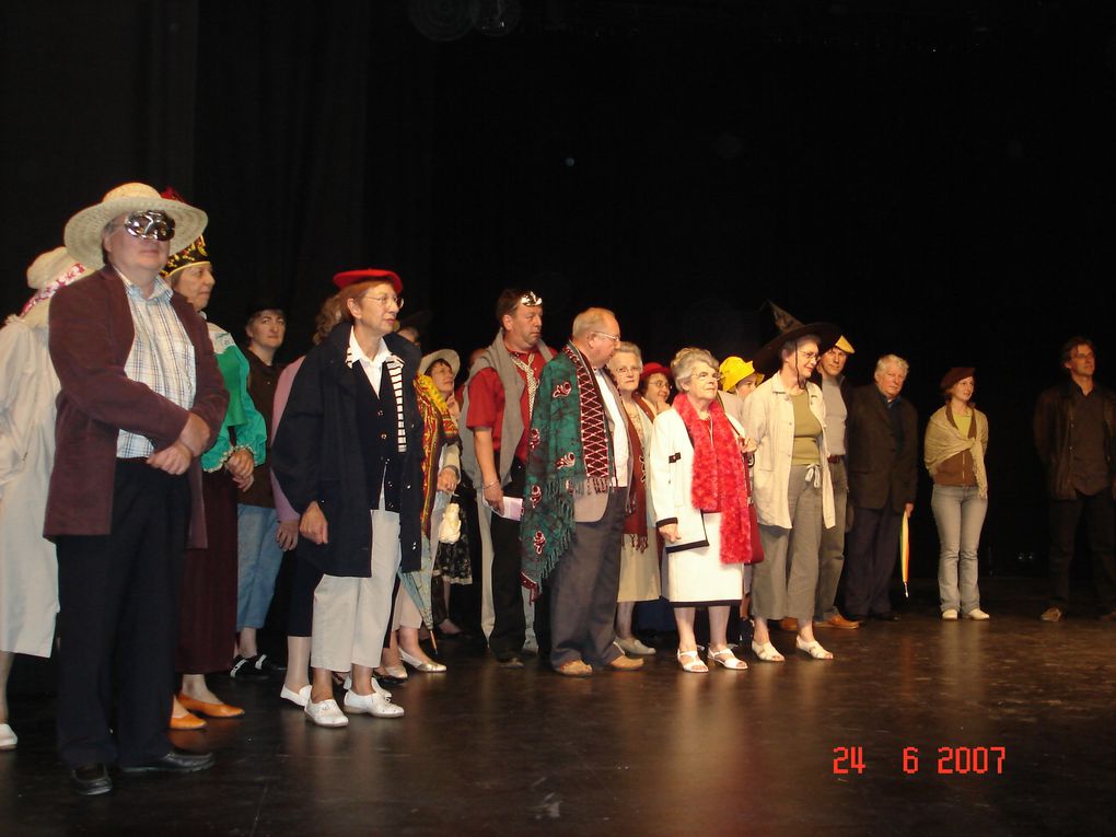 Quand le Tourniquet jour hors les planches : parc du château de Mesnières - Coulisses du Théâtre - parc du château de Brémontier-Merval.