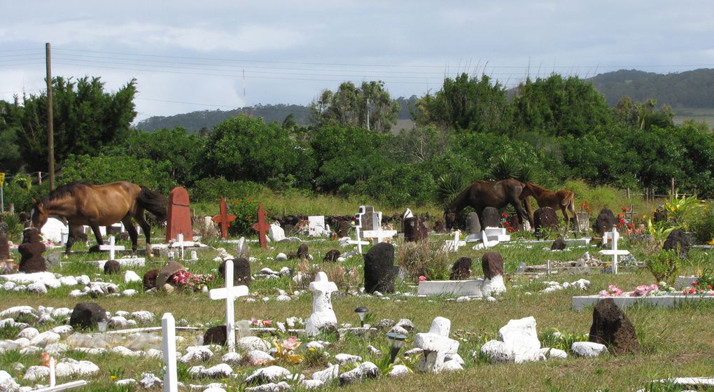 RAPA NUI : MOAÏ - AHU - PUKAO  
TAPATI : Fête annuelle durant 2 semaines entre 20 janvier et fin février