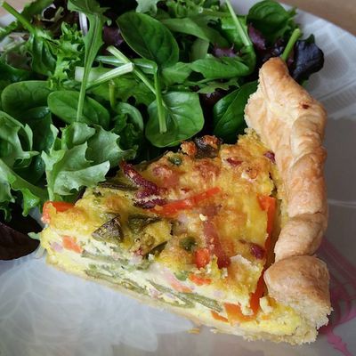 Quiche printanière aux légumes et chèvre