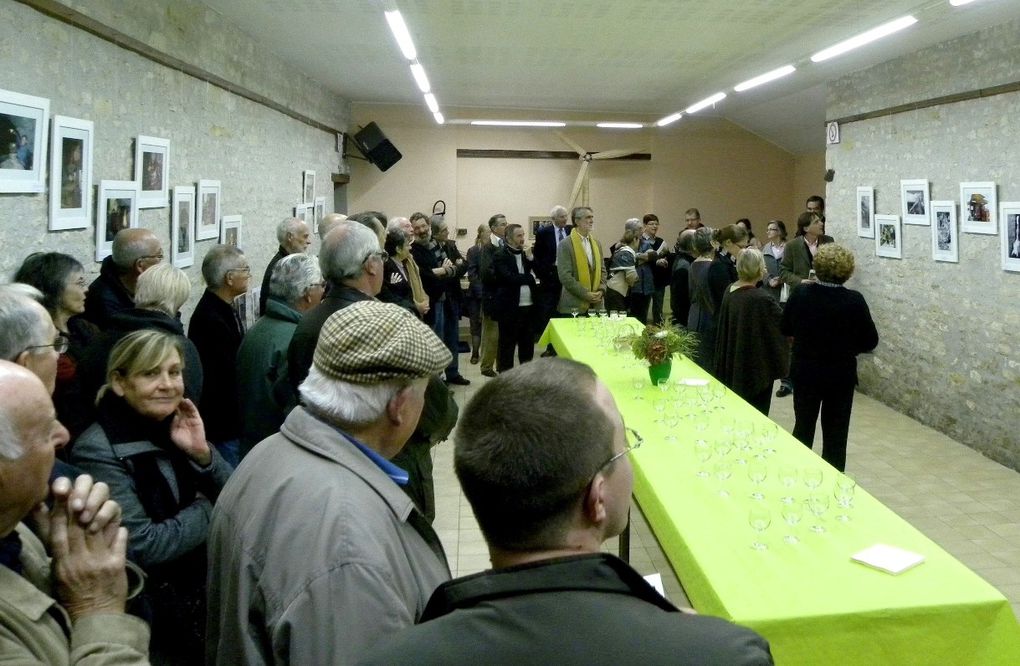 Soirée vernissage expo photos 5 nov 2010 remise des prix Salle des Mottes Saint Jean de Beugné 
Créations en rotin de Mr Carré