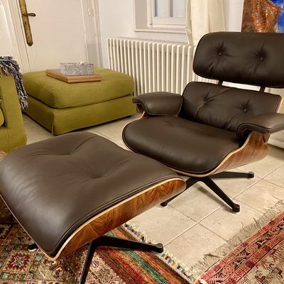 Réfection artisanale d’un fauteuil Eames Lounge – Orbec, Normandie