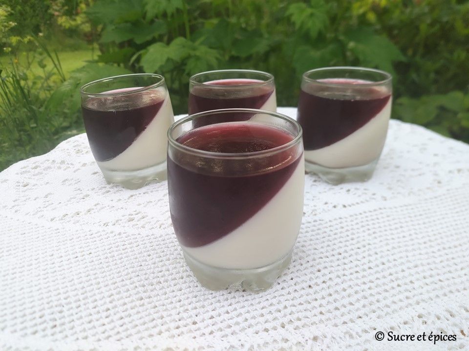 Panna cotta vanille et fleurs d'hibiscus - Recette en vidéo