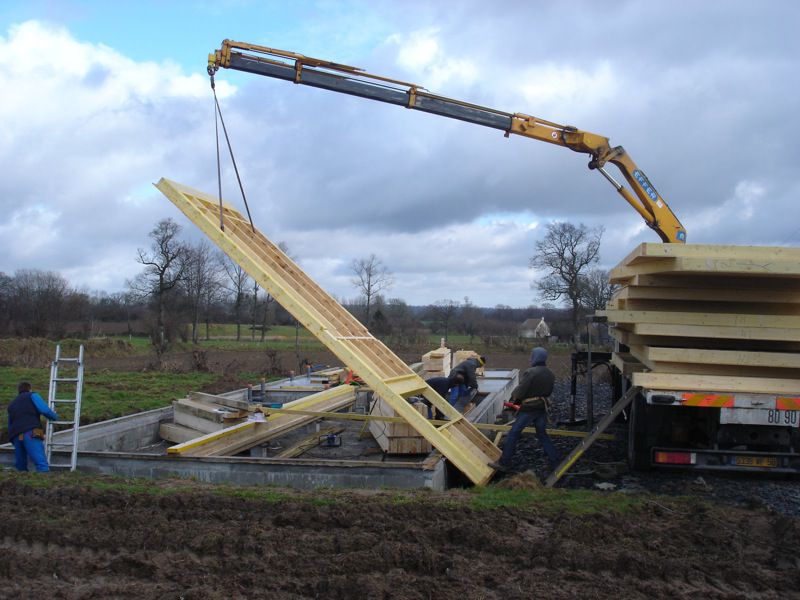 démarrage du montage de la structure bois.