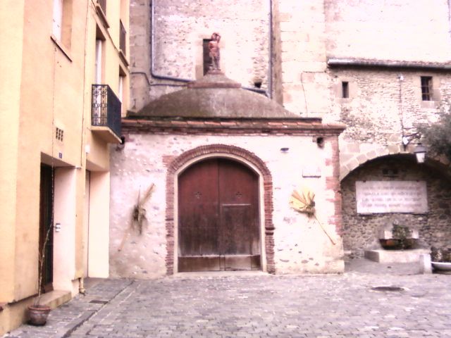 A l'occasion de la lecture de La Vénus d'Ille de Mérimée, le groupe continu de la 4ième2 a suivi le parcours de Mérimée et a eu droit à la visite de l'église (Art Roman et Art Baroque).