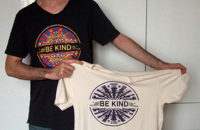 LE T SHIRT "BE KIND"