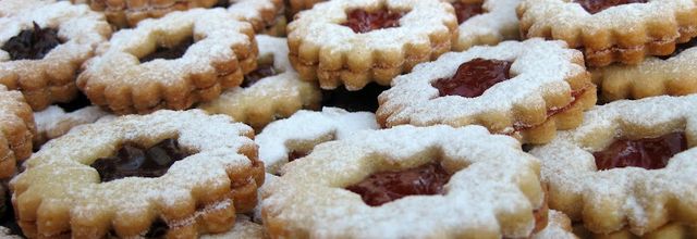 Spitzbuebe (Petits biscuits de Noël à la confiture)