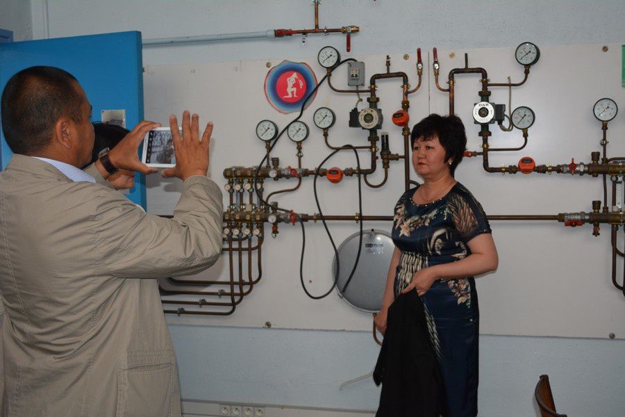 Mardi 20 Mai 2014, le lycée accueillait des chefs d'établissements venus du Kazakhstan pour échanger sur le système éducatif français et notamment la formation en voie professionnelle.
