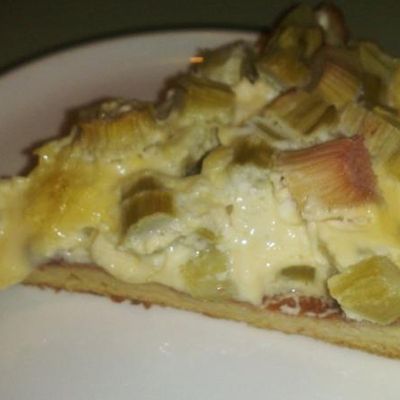 Tarte crémeuse et light  à la rhubarbe 