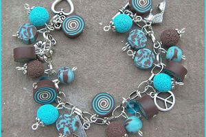 Bracelet à breloques bleu turquoise et marron