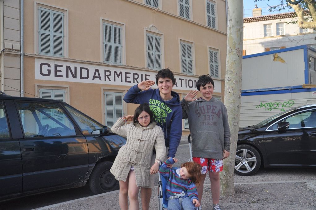 Voyage fabuleux et surnaturel dans la République du Kon Tiki... Village polynésien à 3km de St Tropez.
De notre hutte plantée sur la plage, à l'ombre des palmiers, nous avons vécu ces vacances de Pâques 2012 comme un rêve éveillé.