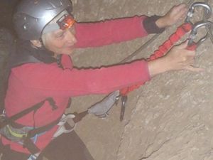 Traversée de la première grotte où nous réveillons des chauve-souris (si si dans le coin gauche de la photo en bas à droite)