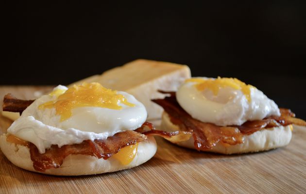 Easy Eggs Benedict Recipe With Hollandaise Sauce