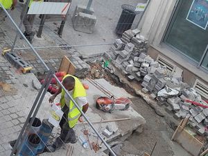 A Saintes un automobiliste blesse un piéton et prend la fuite.....  Le chauffeur avait pris de l'essence à la station cours Lemercier, puis partant sans payer il renverse un piéton, s'écarte pour ne pas l'écraser et s'enfuit.. Pompiers et SAMU sont intervenus. Son numéro avait été relévé. A suivre.... 