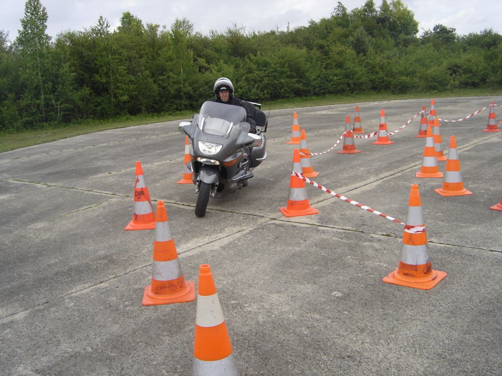 Les 20 et 21 juin, journées formation Moto avec les motards de la Gendarmerie Nationale de la Marne.L'amicale BMW Moto y était !!