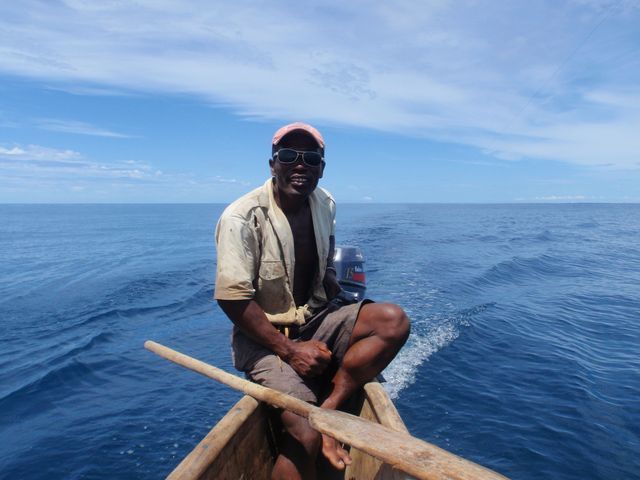 descente sur Itampolo en pirogue destination pêche en pays vezos