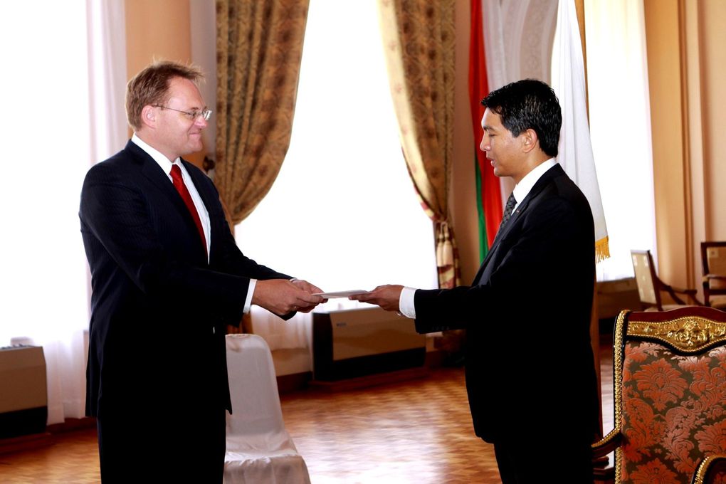Le Président Andry Rajoelina reçoit les lettres de créances du nouvel ambassadeur de l'Ordre de Malte et celui du Danemark.