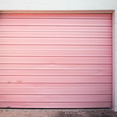 Comment installer une porte de garage sectionnelle électrique ? Tutoriel