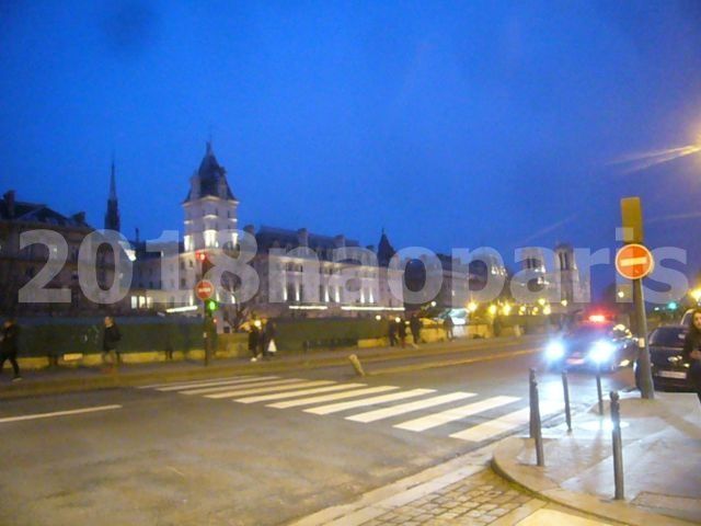  【PARIS】【サンジェルマン、芸術橋界隈Pont des Arts,Pont neuf】2018年3月9日09/03/2018