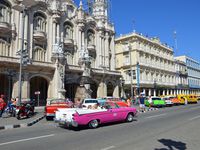 Les fameux taxis cubains qui sont prêts à accueillir les touristes! 