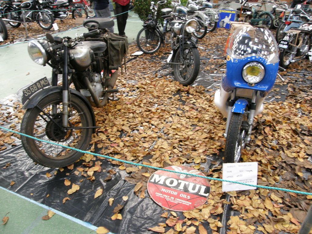 C'est dans une bonne ambiance que c'est déroulée la Bourse d'échange de pièces mécaniques motos anciennes au gymnase St Trémeur de carhaix ce week-end