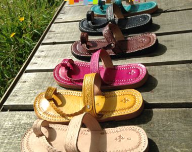 Les sandales, nu-pieds et les tongs cuir artisanal