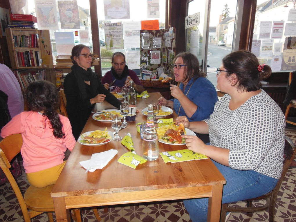 Une chouette soirée et une belle occasion pour souhaiter un bon anniversaire à Santos et Nicky tout en dégustant des burgers jupillois !!!