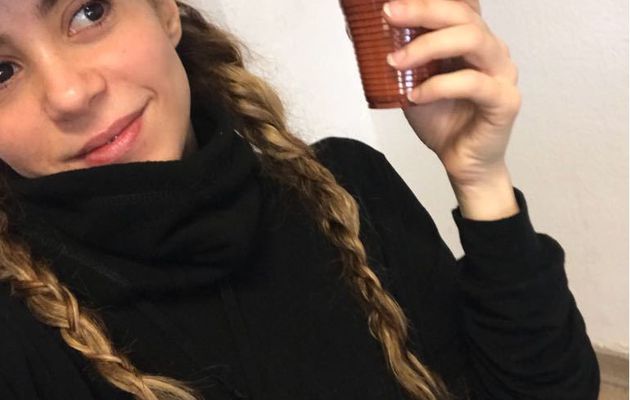 Shakira: à la cafétéria de l'école de mes enfants✌