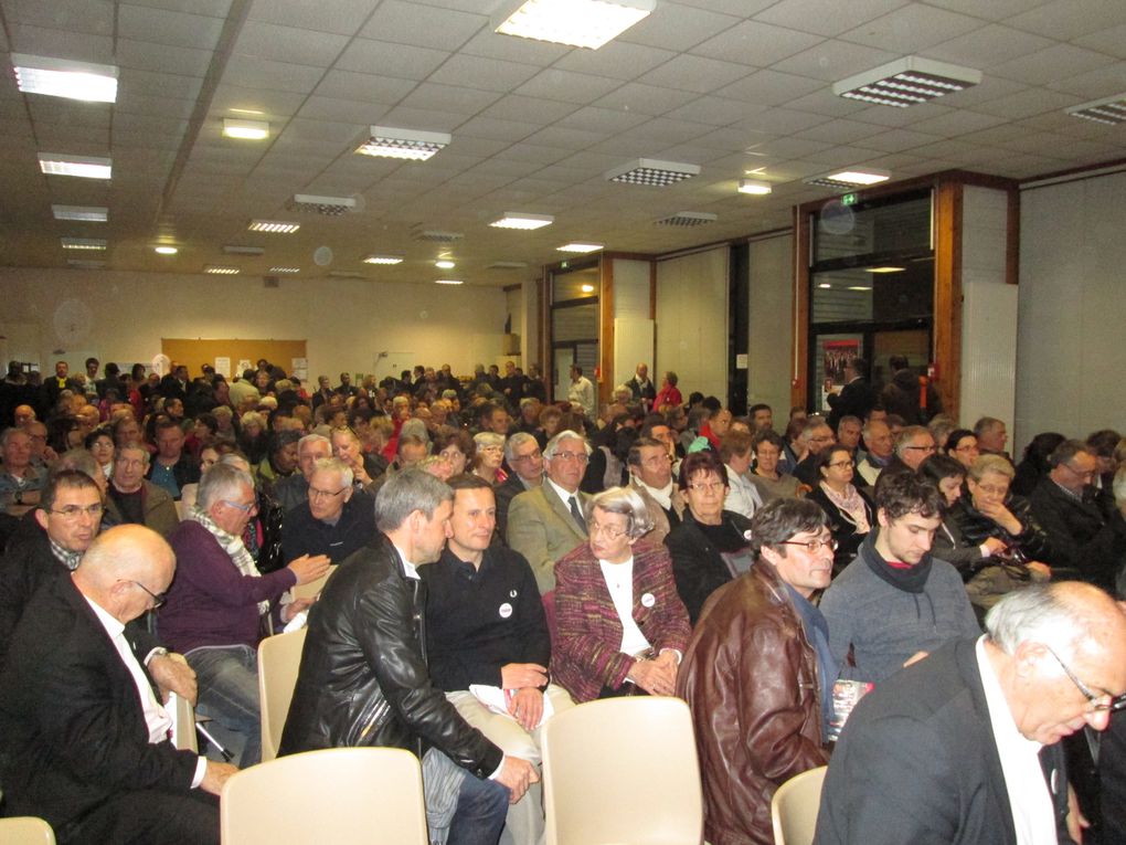 Vues de la réunion publique dans la grande salle associative du Vigneau, autour de Bertrand Affilé et de ses colistiers, le 20 mars 2014, pour la clûture de la campagne des élections municipales.