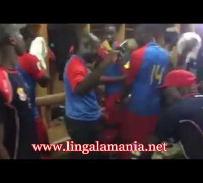 Foot RDC 2-1 GUINÉE Ambiance Dans Les Vestiaires Après Le Match 