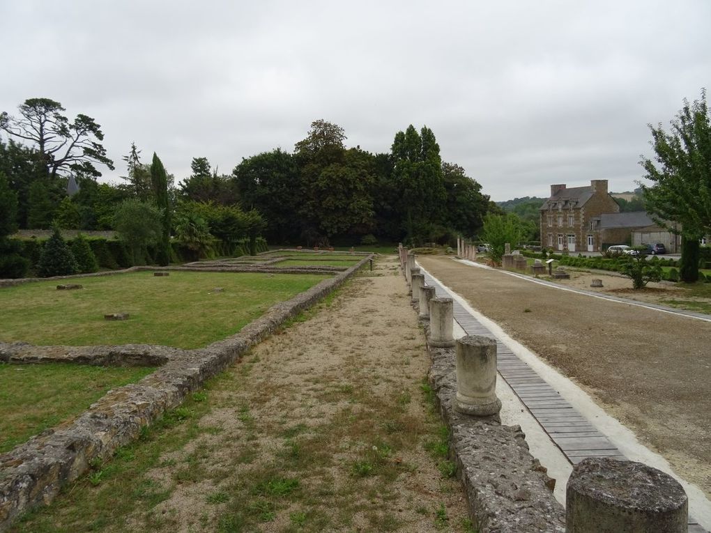 Or, en arrivant au bourg de Corseul, nous tombons sur un ancien quartier commercial, remarquablement mis en valeur