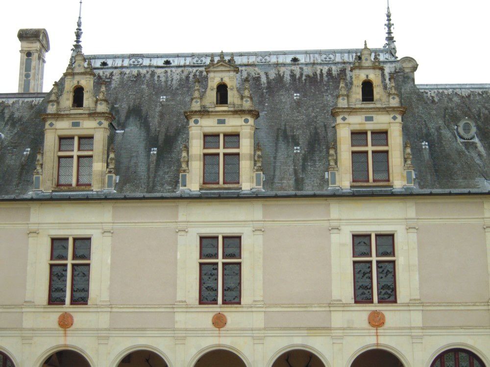 Journée évasion à Cour-Cheverny pour un déjeuner à l'Hôtel-restaurant Saint-Hubert puis visite de la galerie de portraits au château de Beauregard (XVIè siècle) à Celletes dans le Loir-et-Cher