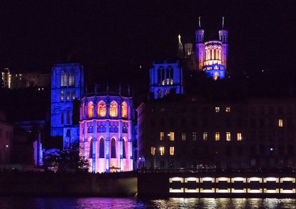 Quais de Saône : mise en lumière du palais de justice, de la cathédrale et de la basilique 