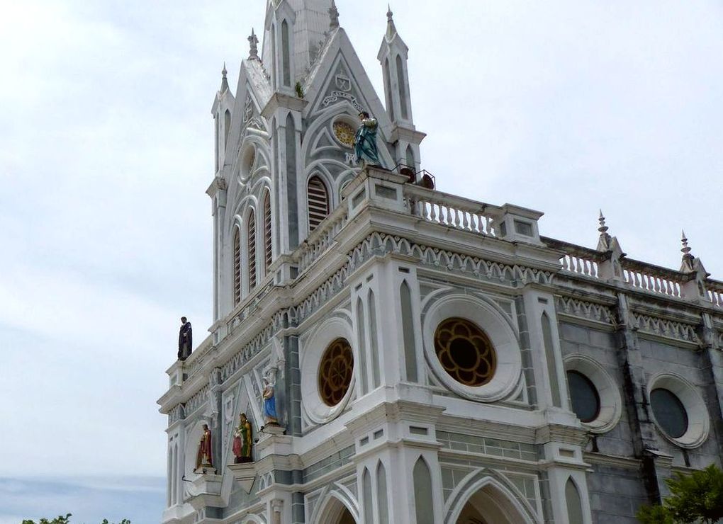 La Cathédrale de la Nativité de Notre-Dame à Samut Songkhram