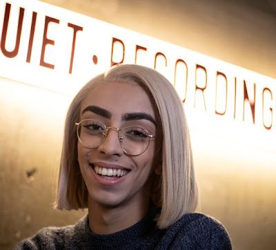 Le coming out gay ne fait plus le buzz : trans, ça c’est vendeur