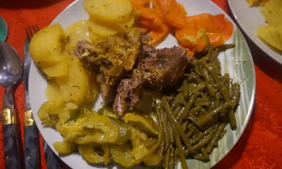 Epaule d'agneau à la vapeur, légumes et cumin