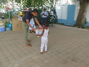 Cérémonie de remise des cadeaux aux enfants des membres de l'ALP PAM RoC