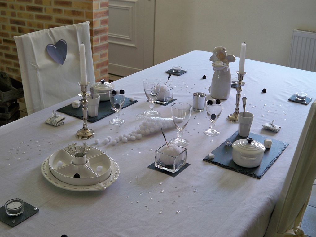 Les assiettes de présentation sont en ardoise. Elles font tout le charme de cette table et de ce diner romantique.