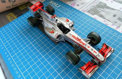 Mercedes McLaren MP4-25 Jenson Button  1:24