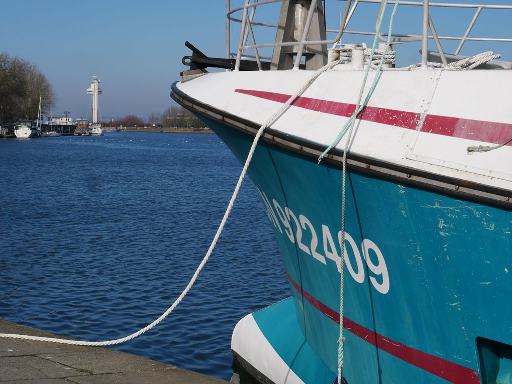 Honfleur n'est pas qu'un lieu de tourisme, le port de pêche en baie de Seine reste actif et à l'abri des forts vents d'ouest.
