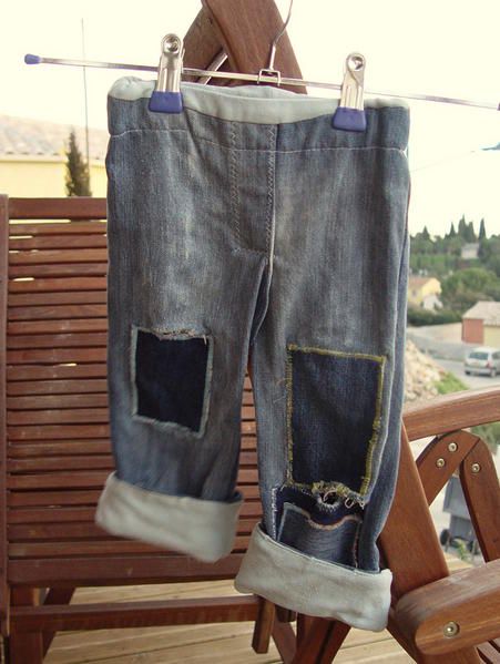 les pantalons chinois pour pratiquer l'hni avec un b&eacute;b&eacute; . Ils sont tous faits maison et en r&eacute;cup.