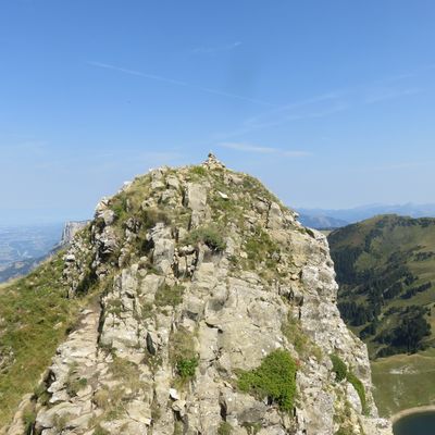 L’Aiguille verte (2045 m) au départ du Chinaillon (?	Bornes – Aravis – Haute-Savoie – Le Grand-Bornand)