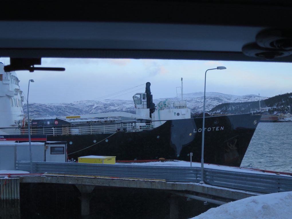 au revoir MS Lofoten - 7 heures de bus - des paysages énigmatiques - une mauvaise photo de chute de neige - dernier petit dèj' de là bas - un coucou au lever du soleil !!