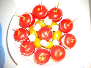 Tomates cerises farçies à la crème de roquefort