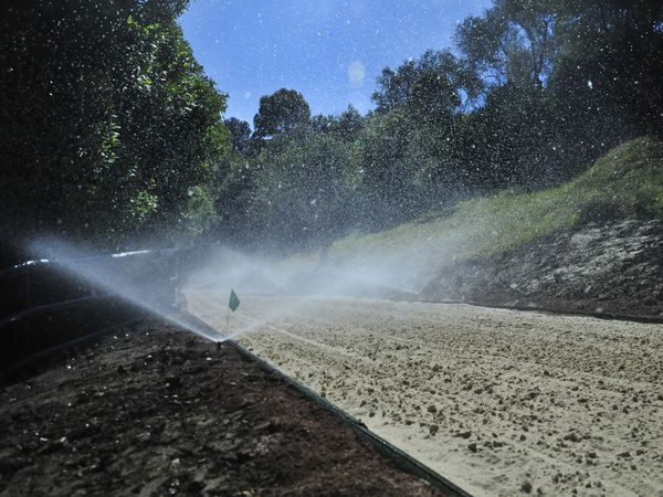 Piste et carrière en gazon