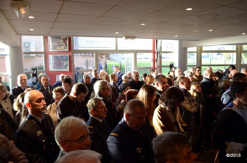 Discours, Félicitations et remerciements... Mr Bernard KELLER puis le Capitaine de Frégate De Lapasse Commandant Marine Bordeaux, avant de céder la place au Général Olivier SALÜN.