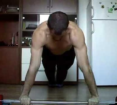 Pompes avec barre 22 03 10, par Sébastien Dubusse, blog Musculation/Fitness Passion