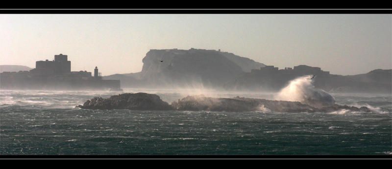 Coup de mistral sur Marseille