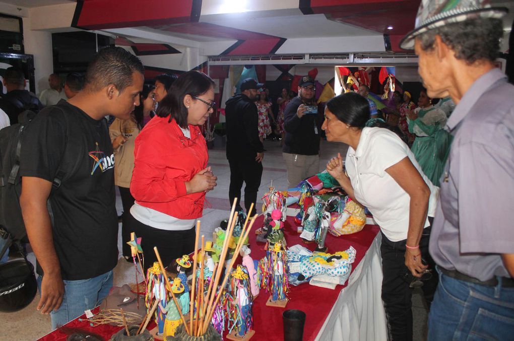 “Golpe de Timón Cultural&quot; activan en Carabobo durante acto en el Teatro Municipal de Guacara