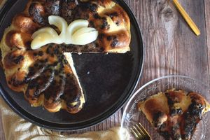 Clafoutis au lait d'avoine aux poires et aux pépites de chocolat