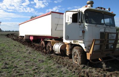 un camion embourbé...